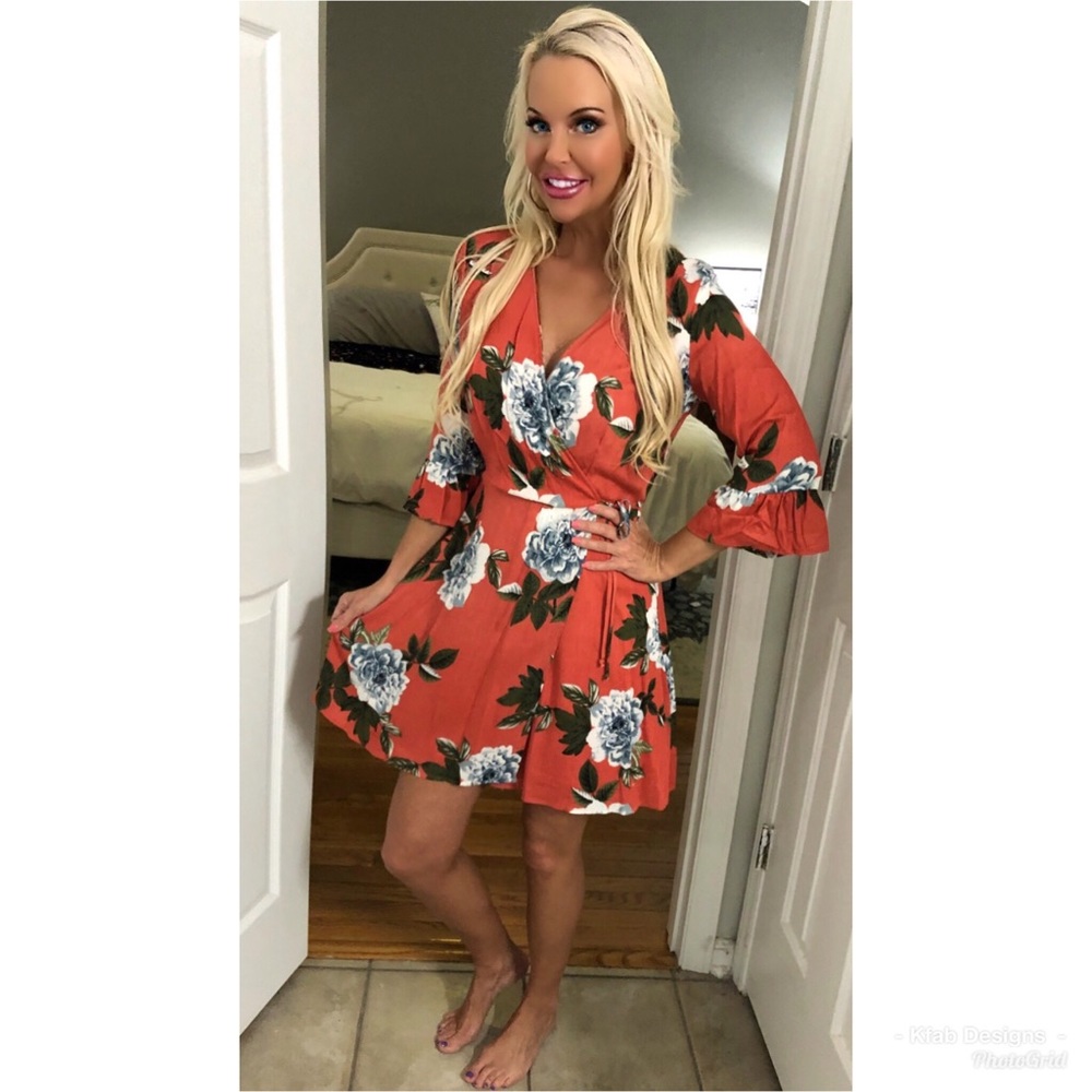 🥰LAST 1! Floral Ruffle Sleeve Wrap Dress! - Picture 2 of 3